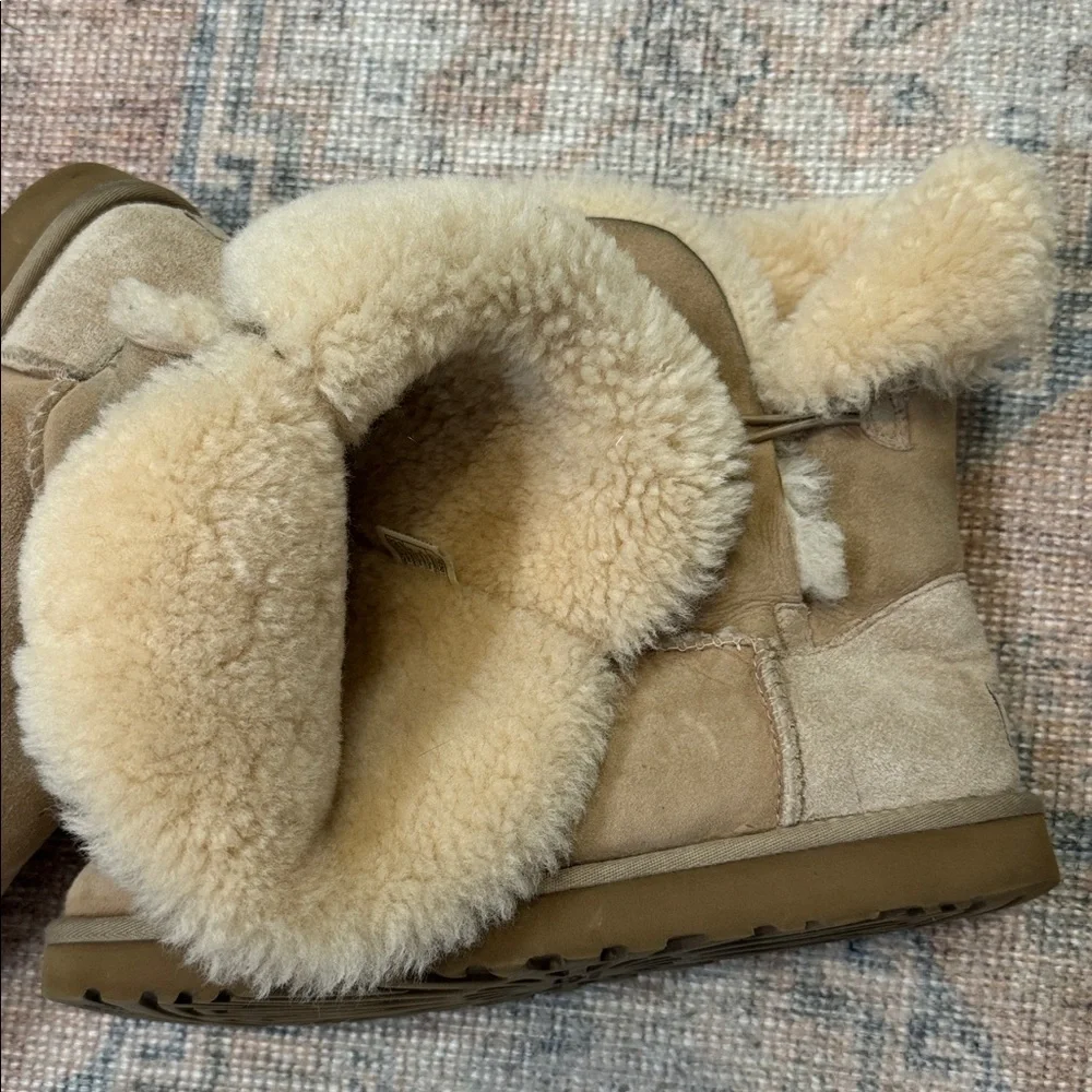 UGG Australia Womens Sheepskin Boots Sand Size  10